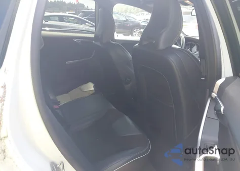 2015 Volvo Xc60 T6 R-Design Platinum z USA, uszkodzony, nr VIN YV4902RH2F2566313